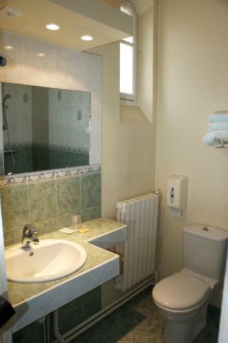 Hotel H�tel Le Lyon Bron