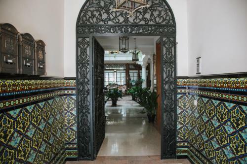 Bed & Breakfast Andalusian Palace