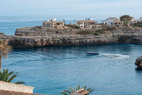 New! Apartment Harmonia, Front Sea View, Cala Marsal Beach 300m