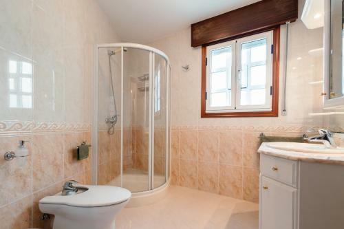 Casa Bella Lalin- 4 Double Bedroom Galician Country Home!