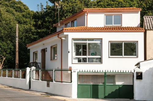 Casa Bella Lalin- 4 Double Bedroom Galician Country Home!