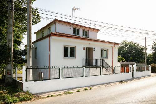 Casa Bella Lalin- 4 Double Bedroom Galician Country Home!