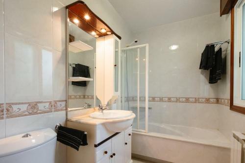 Casa Bella Lalin- 4 Double Bedroom Galician Country Home!