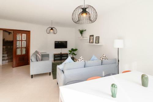 Casa Bella Lalin- 4 Double Bedroom Galician Country Home!