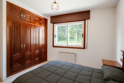 Casa Bella Lalin- 4 Double Bedroom Galician Country Home!