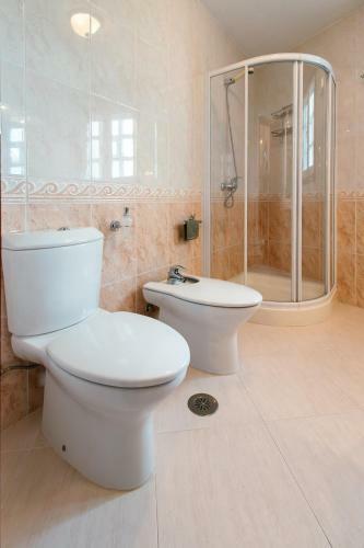 Casa Bella Lalin- 4 Double Bedroom Galician Country Home!