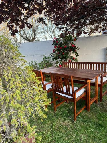 Hostal Eden Garden B&B