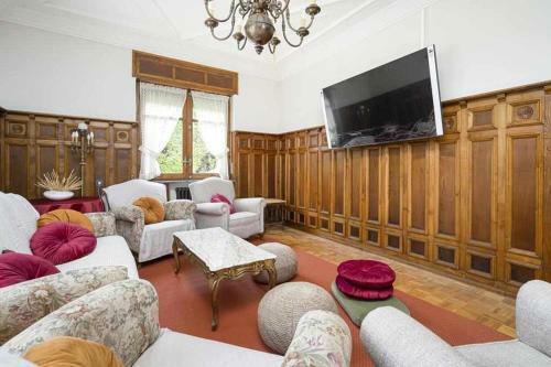 La Casona Del Front�n