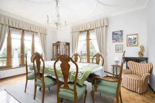 La Casona Del Front�n