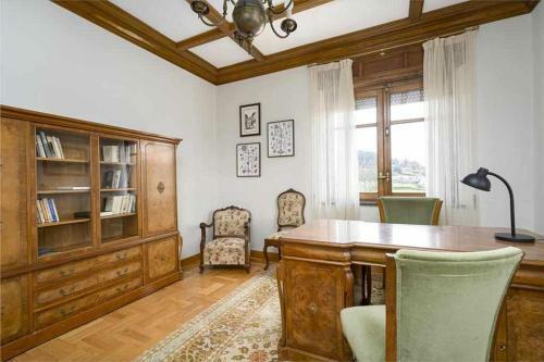 La Casona Del Front�n