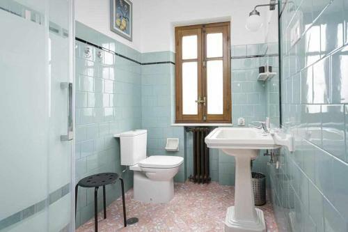 La Casona Del Front�n