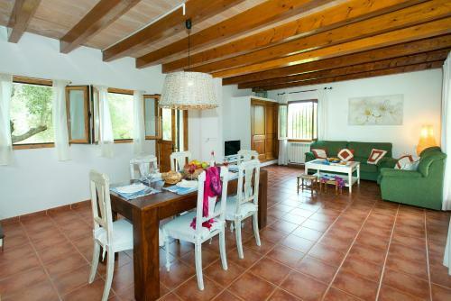 Owl Booking Villa Aina - Rustic Stay