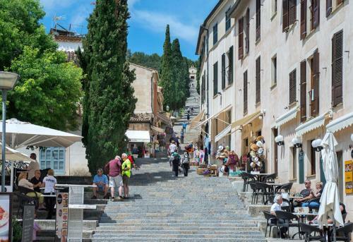 Owl Booking Villa Peric - Family And Friends