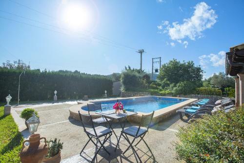 Owl Booking Villa Peric - Family And Friends