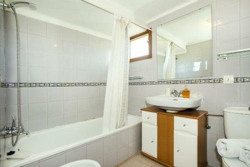 Owl Booking Villa Peric - Family And Friends