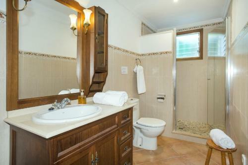 Owl Booking Villa Peric - Family And Friends