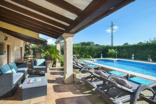Owl Booking Villa Peric - Family And Friends