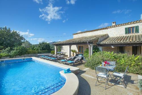 Owl Booking Villa Peric - Family And Friends