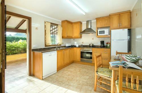 Owl Booking Villa Peric - Family And Friends