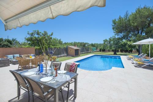 Owl Booking Villa Marvil - Exclusive Holidays