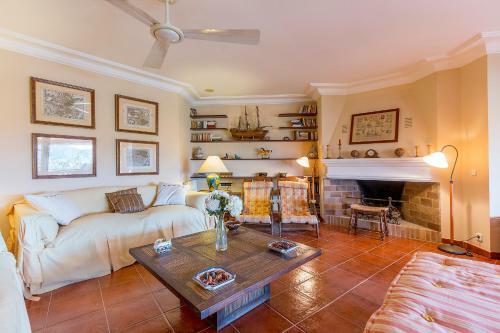Townhouse With Pool And Mountain Views, Just 5 Min