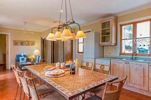 Townhouse With Pool And Mountain Views, Just 5 Min