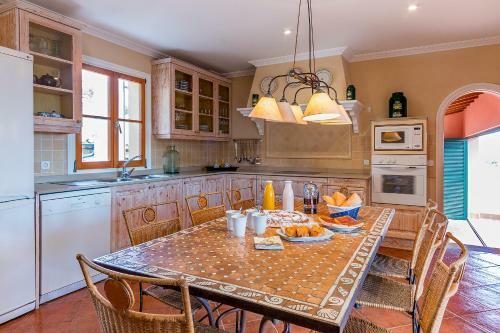 Townhouse With Pool And Mountain Views, Just 5 Min