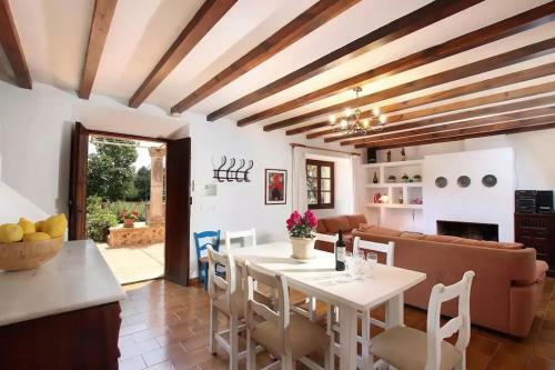 Villa Lovely Mallorquin Farmhouse In Pollensa