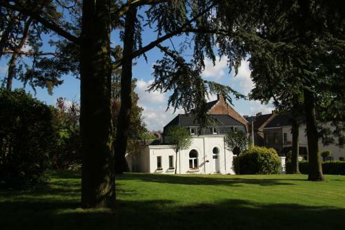G�te De La Conciergerie Du Cheval Blanc