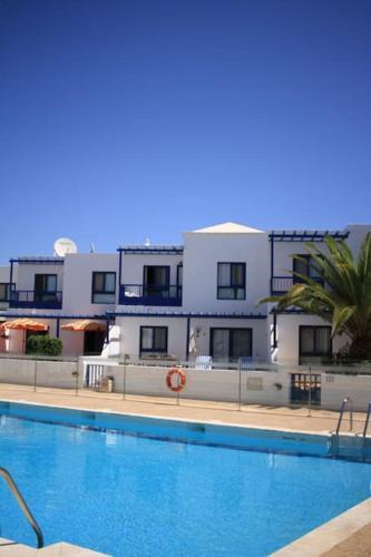 Apartamento Duplex Con Piscina En 1� Linea De Mar. Super Vistas