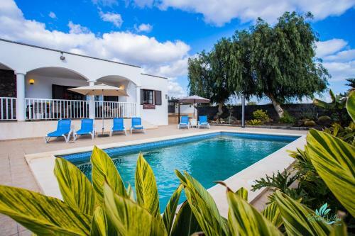 Remarkable 3-bed Villa In Playa Blanca