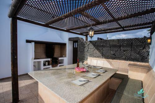 Remarkable 3-bed Villa In Playa Blanca