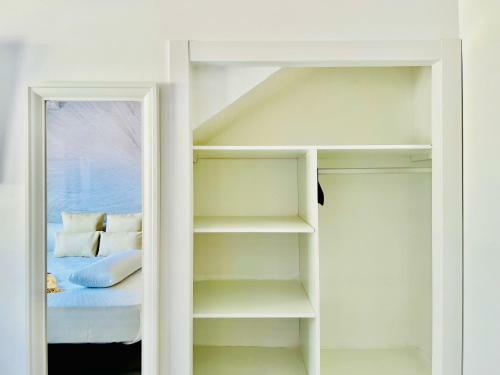 Canaryislandshost L Room
