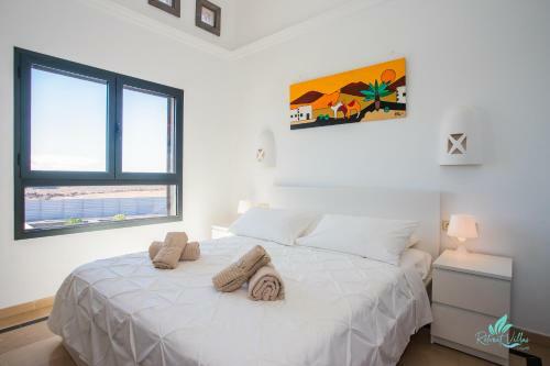 Inviting 3-bed Villa In Playa Blanca