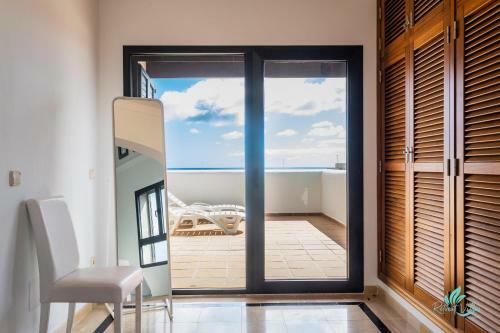 Inviting 3-bed Villa In Playa Blanca