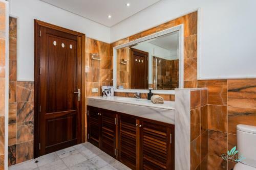 Inviting 3-bed Villa In Playa Blanca