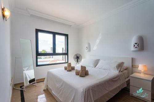 Inviting 3-bed Villa In Playa Blanca