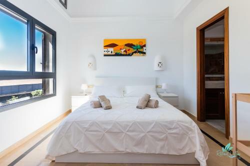 Inviting 3-bed Villa In Playa Blanca