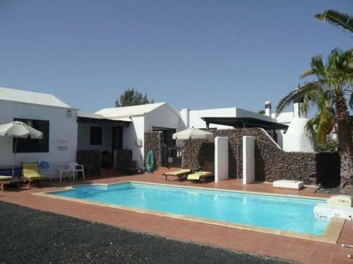 Villa Mit Pool Und Herrlichem Meerblick