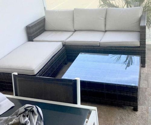 Beautiful Modern 2 Bedroom, 2 Bathroom Apartment