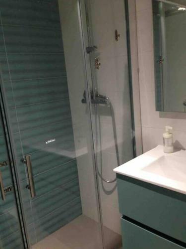 Beautiful Modern 2 Bedroom, 2 Bathroom Apartment
