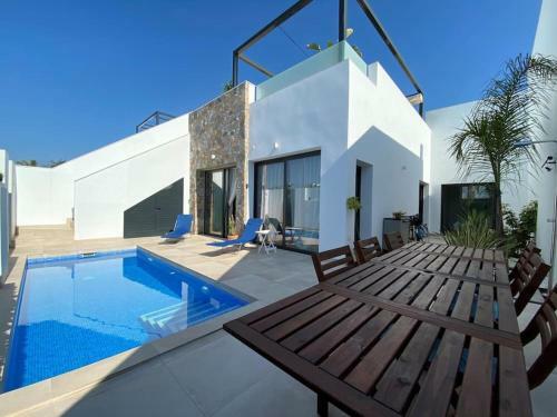 Modern Villa With 3 Bedrooms , Private Pool & Ping Pong Table