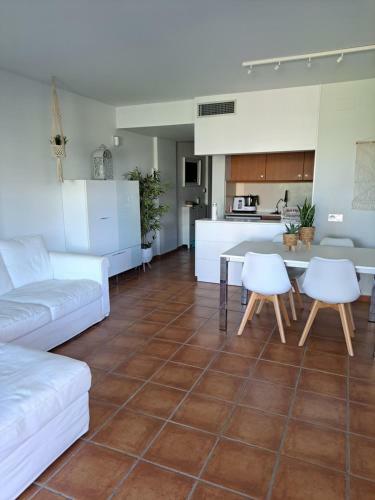 Les Oliveres, Ideal Familias