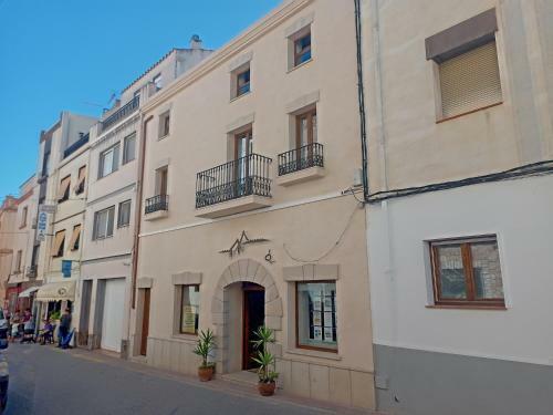 Centrally Located Two Bed Apartment In El Perell�