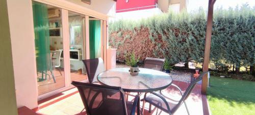 Tabarca Chalet Con Jard�n Y Piscina Comunitaria