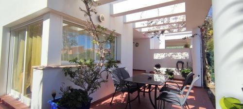 Tabarca Chalet Con Jard�n Y Piscina Comunitaria