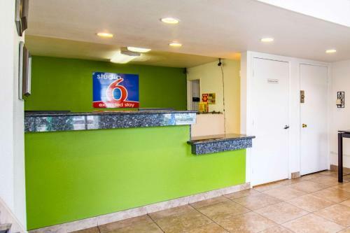 Motel Studio 6 Cypress