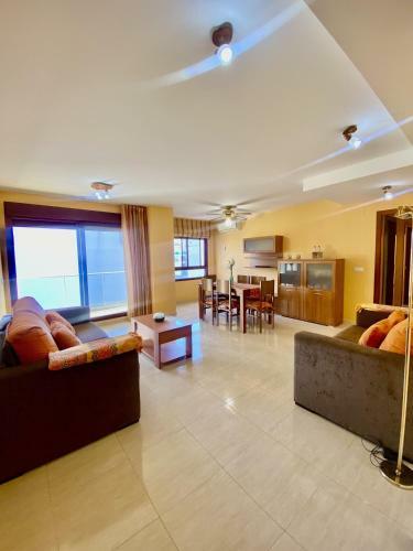 Cer� Amplio Apartamento En El Centro