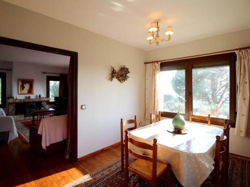 Casa Pau, 4 Dormitorios, 8 Personas - Es-258-71