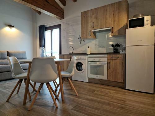 Apartamentos Villa De Panes - La Plaza